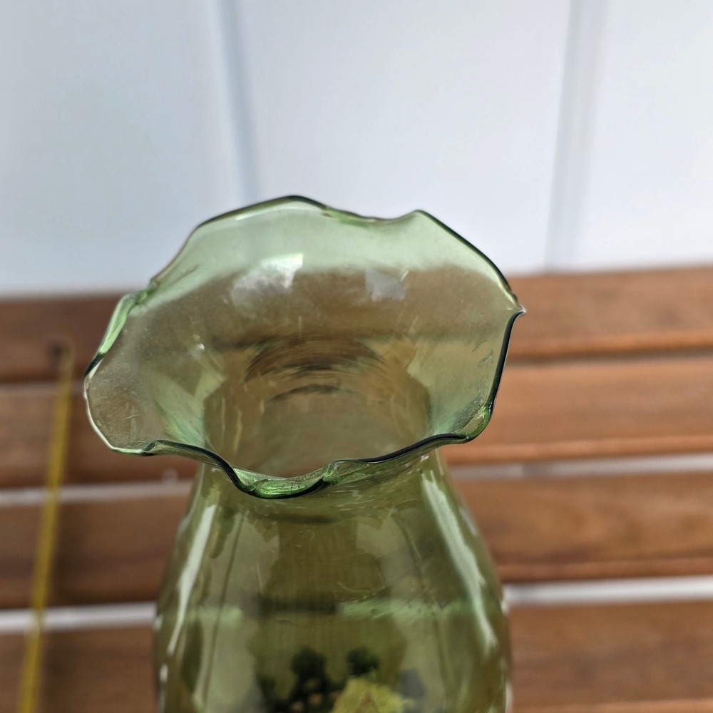 Vtg Green Glass Oil Lamp Honeycomb pattern hong kong Ruffled Chimney 12"I - Picture 9 of 13